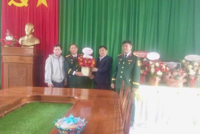 TRƯỜNG THPT QUANG TRUNG ĐẾN THĂM BAN CHỈ HUY QUÂN SỰ HUYỆN SƠN HÀ NHÂN NGÀY 22/12