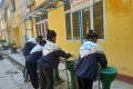 Hình ảnh học sinh THPT Quang Trung chăm sóc vườn trường